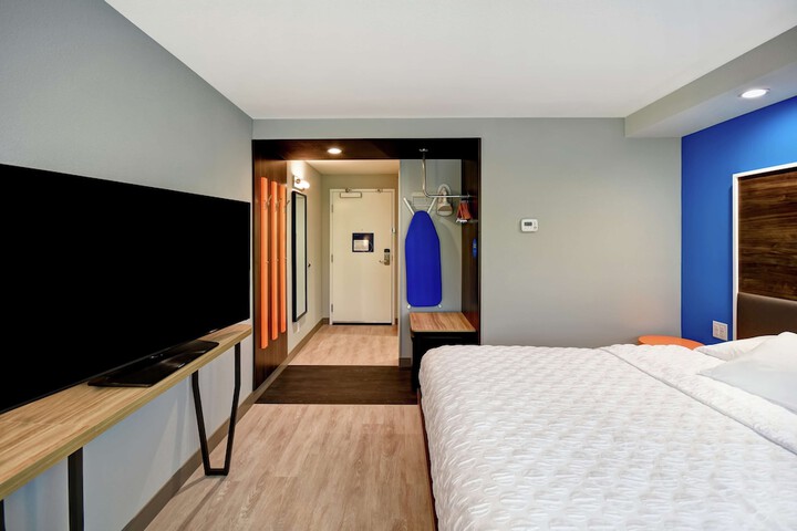 Room 37 of 69