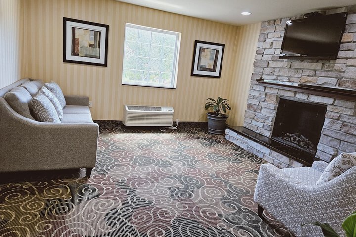 Cobblestone Inn & Suites - Bloomfield
