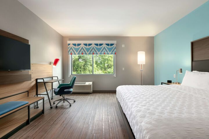 Room 28 of 40