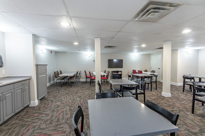 Business Center 67 of 70