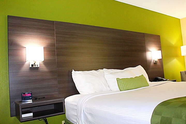 Room 18 of 28