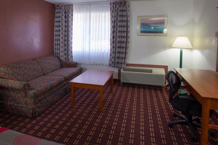 RAMADA BY WYNDHAM MEDFORD HOTEL AND CONF