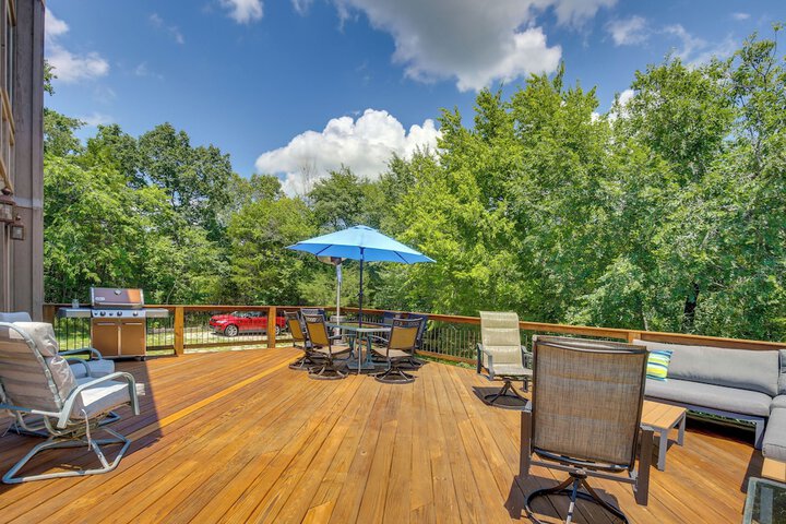 Serene Pacific Getaway: Deck Grill & Fire Pit!