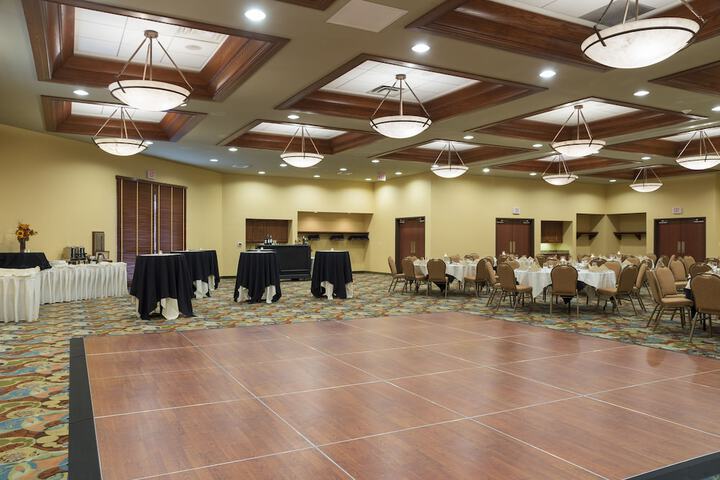 Ballroom/Hall 32 of 36