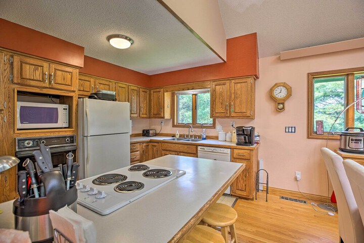 Lake Cumberland Home w / Deck + Water Access!