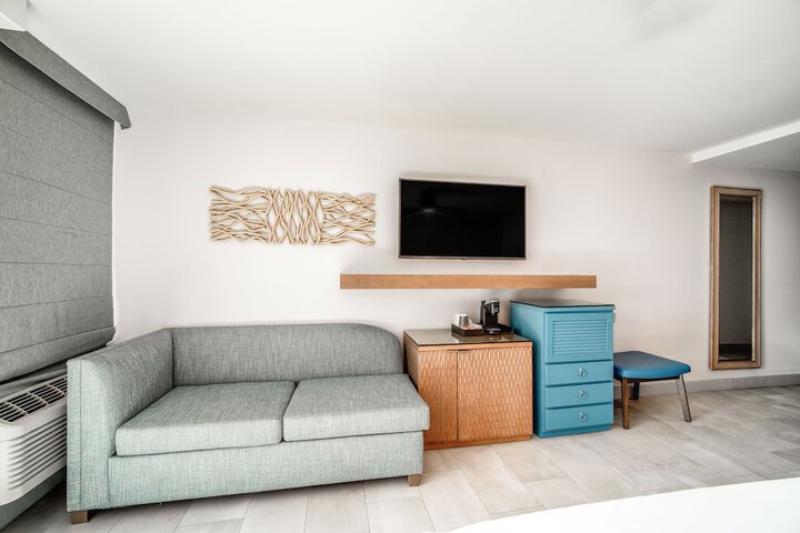 Room 64 of 108