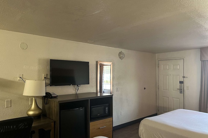 Room 6 of 14