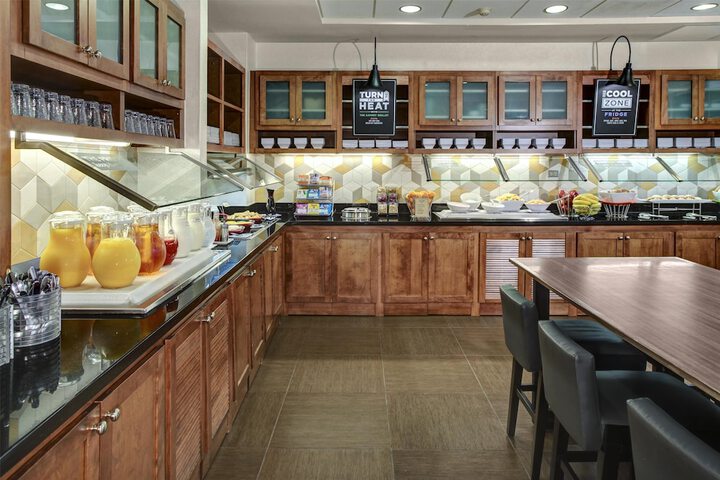 Hyatt Place Sacramento / Rancho Cordova