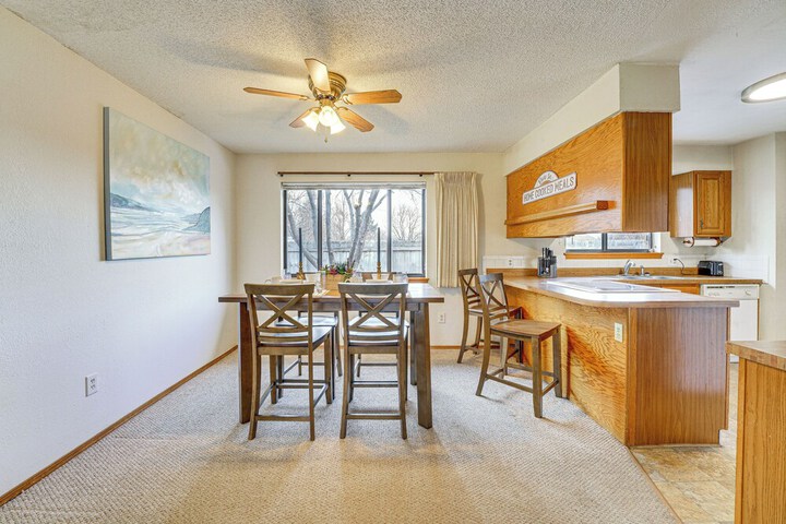 Downtown Delta Condo 34 Mi to Black Canyon!