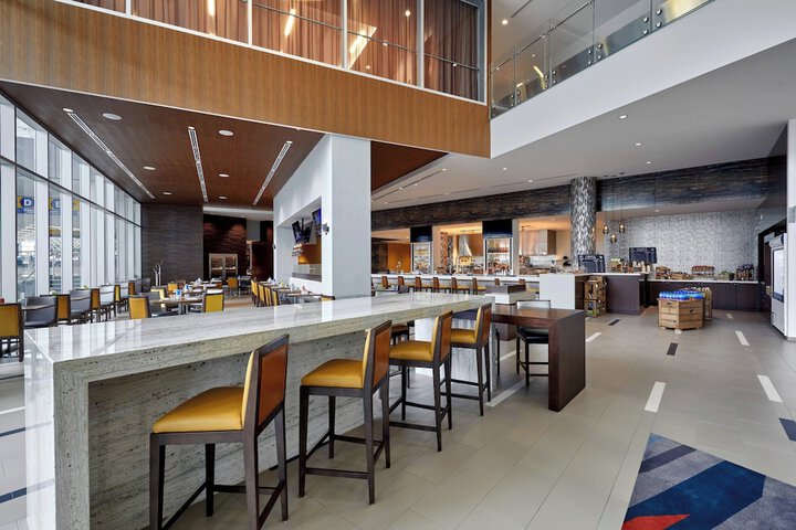 Calgary Airport Marriott In-Terminal Hotel