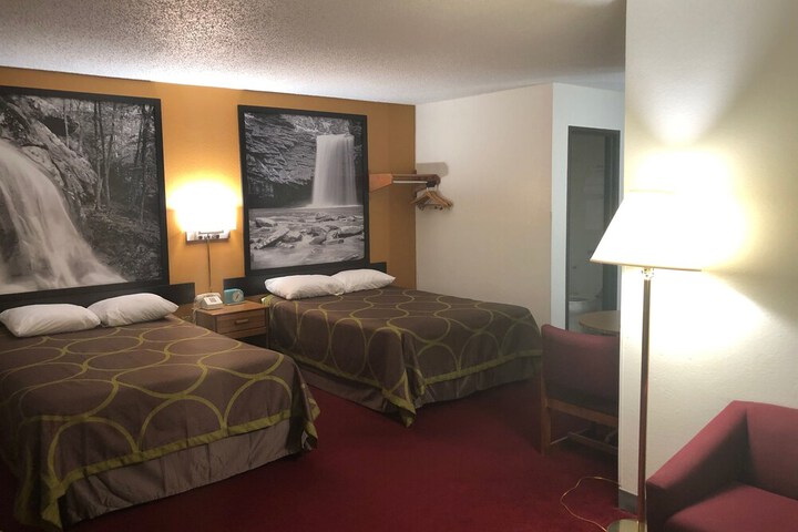 Super 8 by Wyndham Front Royal Near Shenandoah National Park