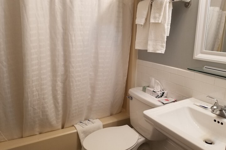 Room 28 of 49