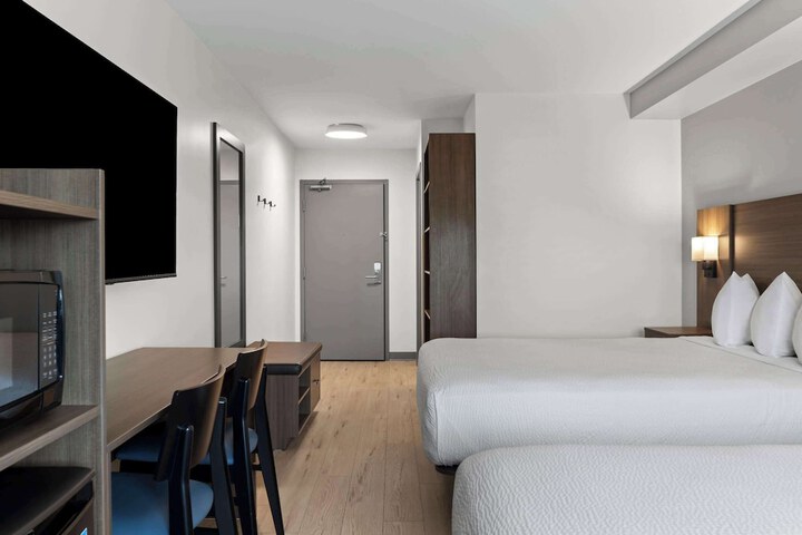 Days Inn by Wyndham Steinbach