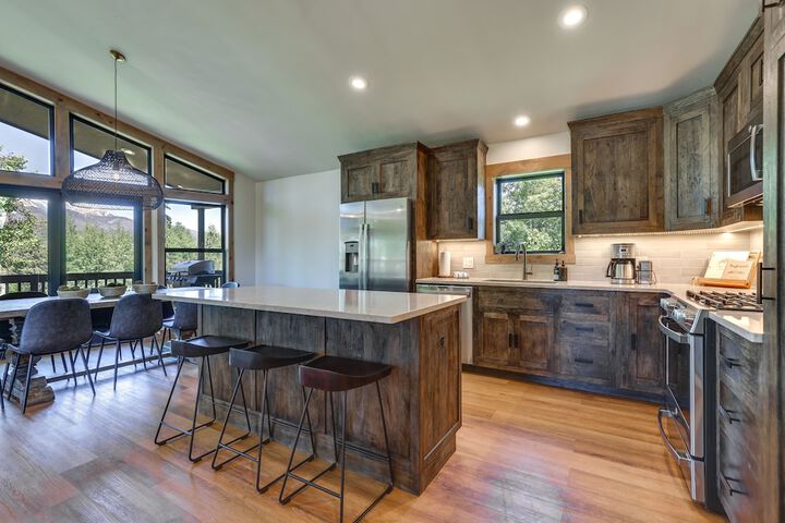 Updated Silverthorne Home w / Hot Tub & Mtn Views!