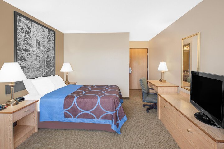 Room 12 of 16