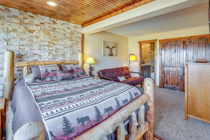 Ski-in / ski-out Granby Ranch Escape With Balcony!