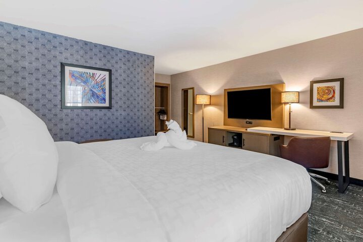Room 17 of 36