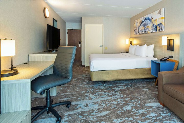 Room 32 of 70
