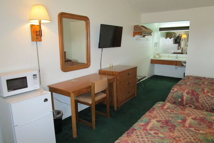 Room 11 of 32