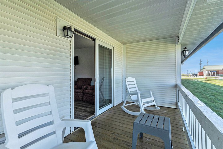 Snyders Shoreline Inn