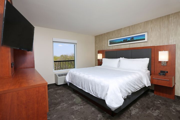 Holiday Inn & Suites Sioux Falls - Airport by IHG