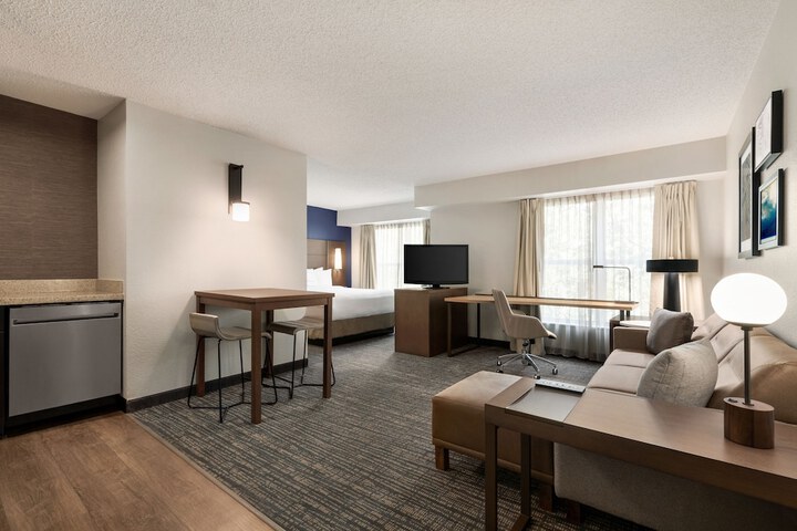 Room 13 of 28