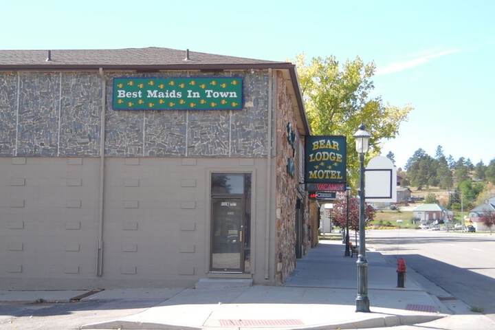 Bear Lodge Motel