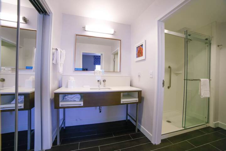 Hampton Inn & Suites Forest City