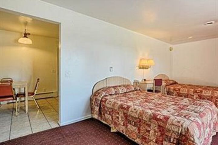 Econo Lodge Central