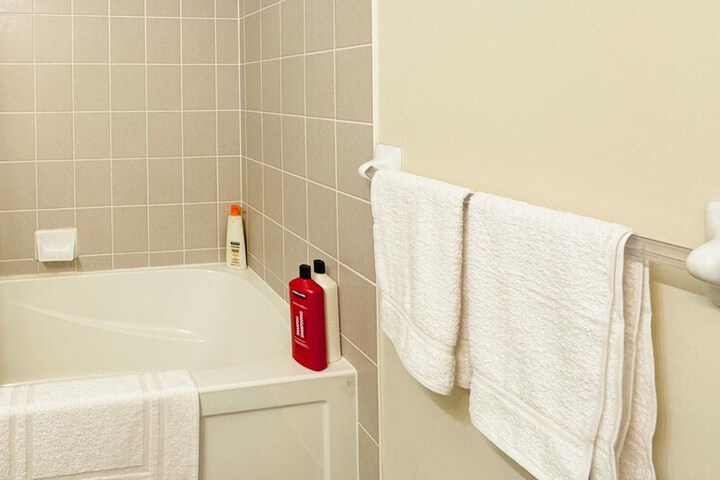 RivetStays - The Fly Luxury Suites