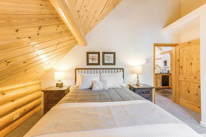 Mountain Cabin w / Hot Tub: 4 Mi to Shaver Lake!