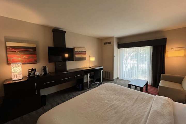 Holiday Inn Express Hotel Naples Downtown - 5th Avenue