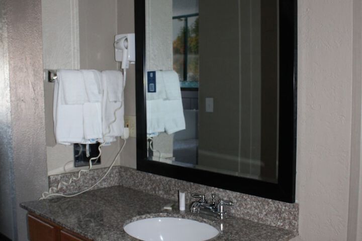 Days Inn & Suites by Wyndham Springfield on I-44