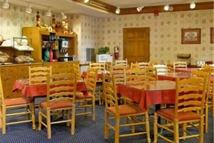 Dining 8 of 8