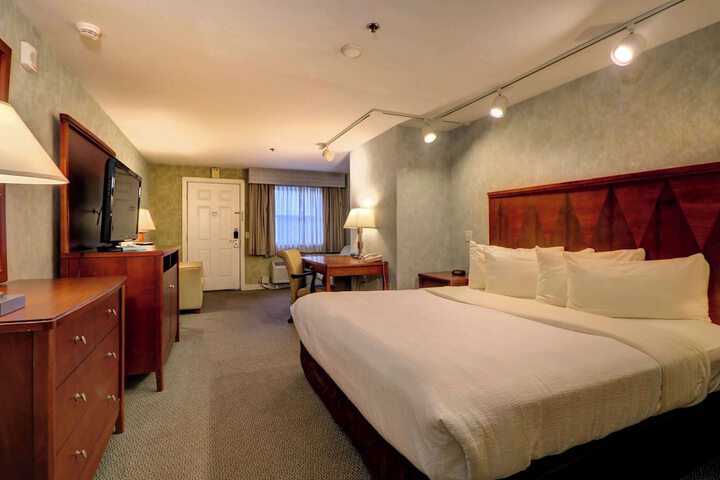Room 70 of 142