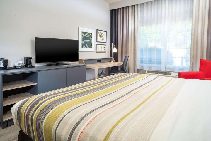 Room 25 of 47
