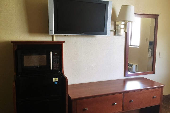 Room 7 of 16