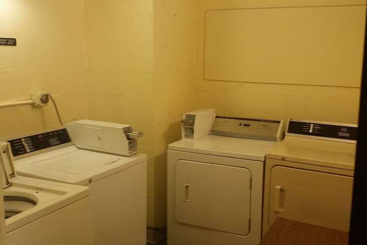 Room 9 of 32