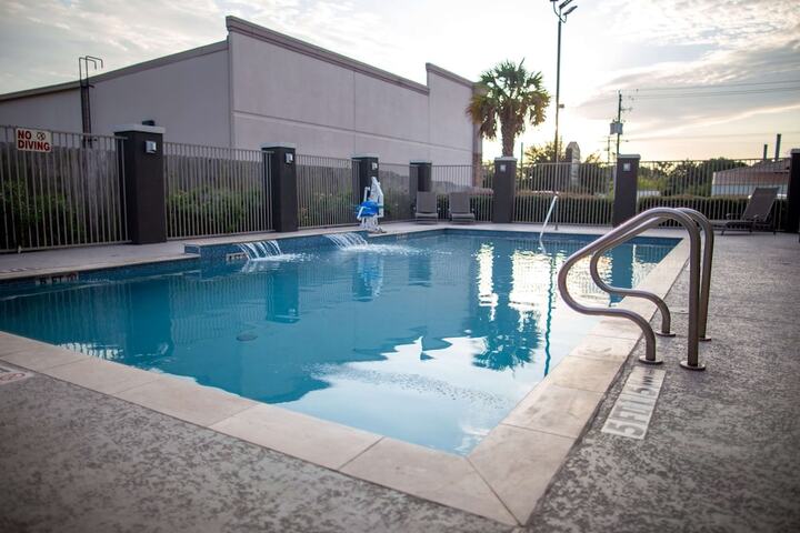 Pool 5 of 61