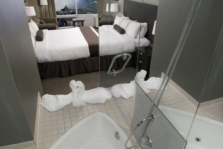 Room 26 of 45