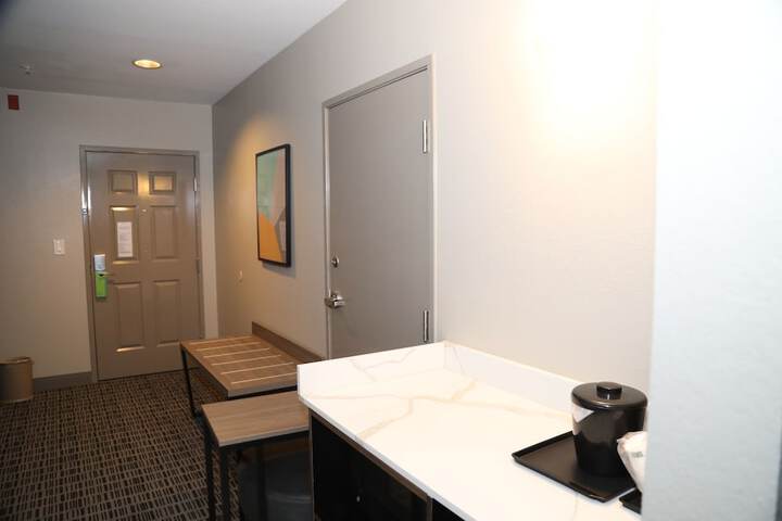 Room 28 of 67