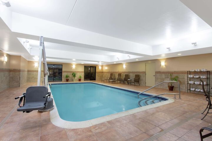 Hampton Inn & Suites Albany Airport