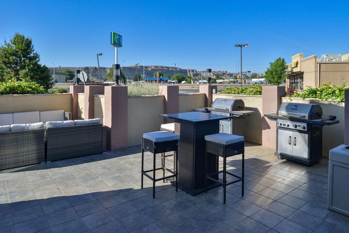 Holiday Inn Express Farmington - Bloomfield by IHG