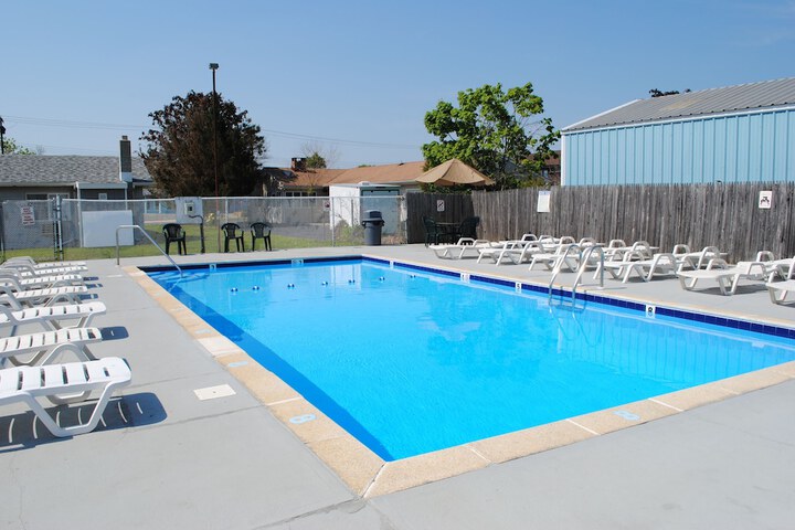 Pool 6 of 35
