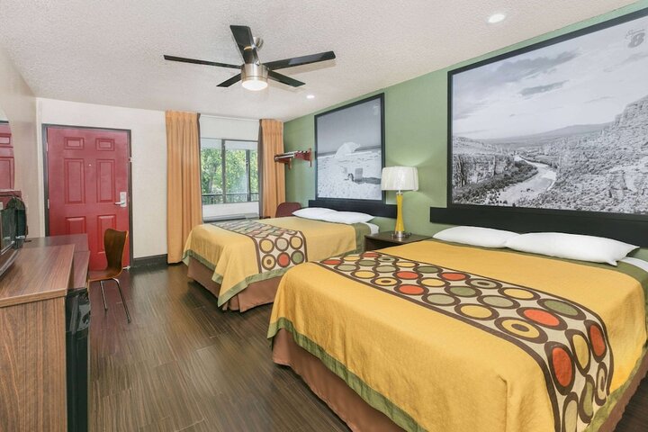 Room 14 of 22
