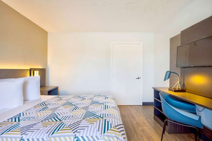 Room 32 of 42
