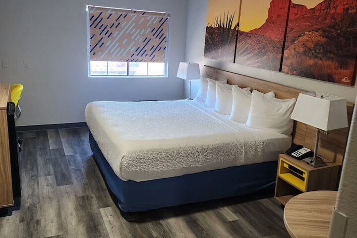 Room 21 of 143