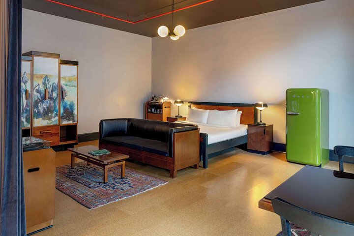 Room 32 of 84