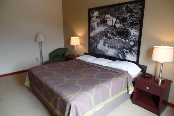 Super 8 by Wyndham Beaver Falls