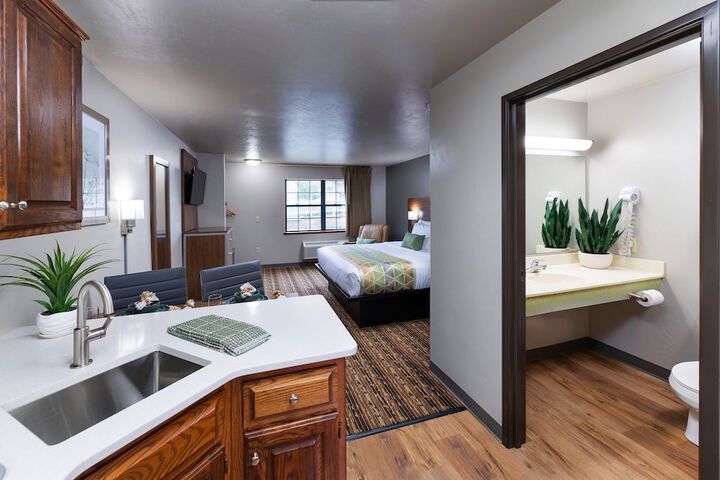 Room 32 of 43